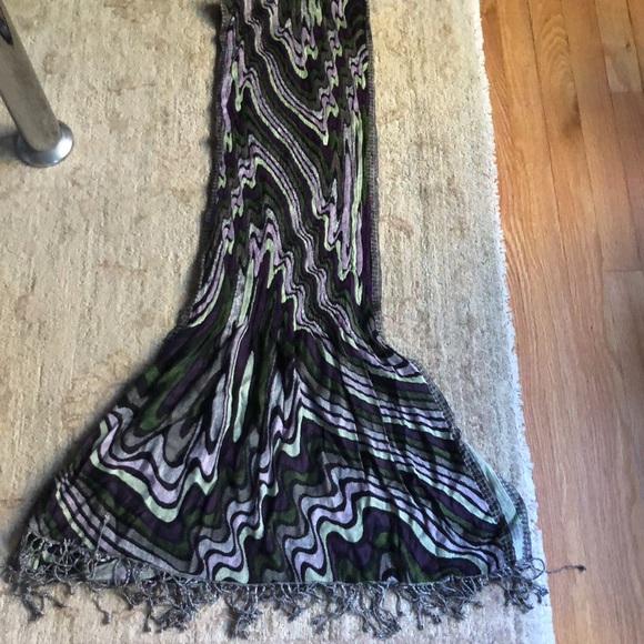 Tolani 100% Viscose Scarf Shawl w/fringe. Purple & Green Shades, wavy pattern - Picture 15 of 16